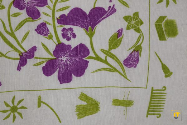 detail vlasbloem op theedoek